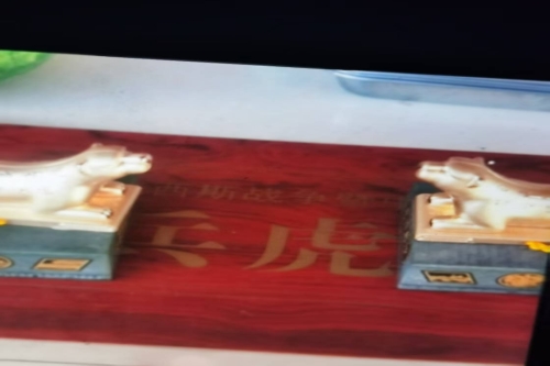 一位来自甘肃省兰州市的高老师，有一些藏品和很好的老物件，急需找到爱好的收藏家，有意者请联系我。目前藏友老师比较着急，只要您是真心诚意想要收藏，一切好商量。