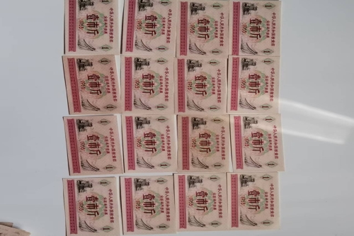 一位来自上海市黄浦区的徐老师，有一些藏品和很好的老物件，急需找到爱好的收藏家，有意者请联系我。目前藏友老师比较着急，只要您是真心诚意想要收藏，一切好商量。