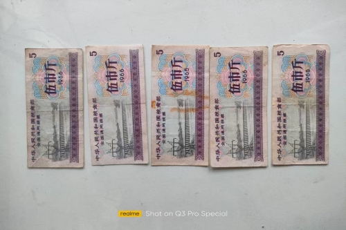 一位来自福建厦门市的洪老师，有一些藏品和很好的老物件，急需找到爱好的收藏家，有意者请联系我。目前藏友老师比较着急，只要您是真心诚意想要收藏，一切好商量。