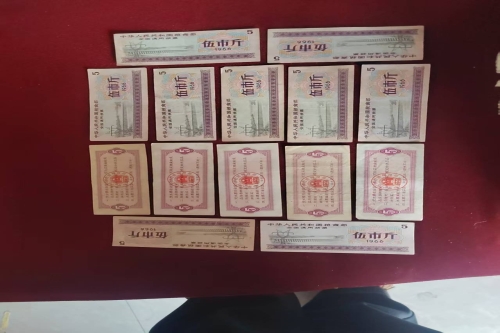 一位来自江苏省盐城市的李老师，有一些藏品和很好的老物件，急需找到爱好的收藏家，有意者请联系我。目前藏友老师比较着急，只要您是真心诚意想要收藏，一切好商量。