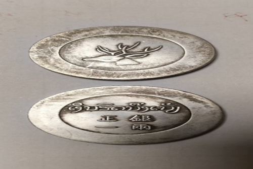 一位来自浙江省湖州市的卢老师，有一些藏品和很好的老物件，急需找到爱好的收藏家，有意者请联系我。目前藏友老师比较着急，只要您是真心诚意想要收藏，一切好商量。