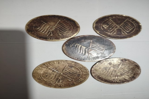 一位来自四川省宜宾市的王老师，有一些藏品和很好的老物件，急需找到爱好的收藏家，有意者请联系我。目前藏友老师比较着急，只要您是真心诚意想要收藏，一切好商量。