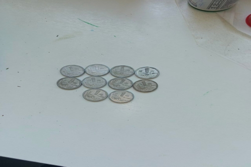  一位来自河南省焦作市的崔老师，有一些藏品和老物件，急需出手，有意者联系，价格好商量。