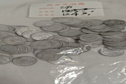 一位来自浙江省宁波市的陈老师，有一些藏品和很好的老物件，急需找到爱好的收藏家，有意者请联系我。目前藏友老师比较着急，只要您是真心诚意想要收藏，一切好商量。