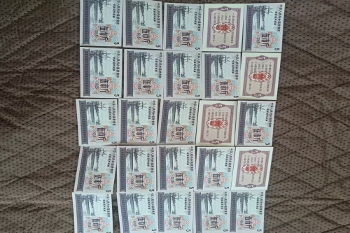 一位来自的陕西省彬州市的田老师，有一些藏品和很好的老物件，急需找到爱好的收藏家，有意者请联系我。目前藏友老师比较着急，只要您是真心诚意想要收藏，一切好商量。