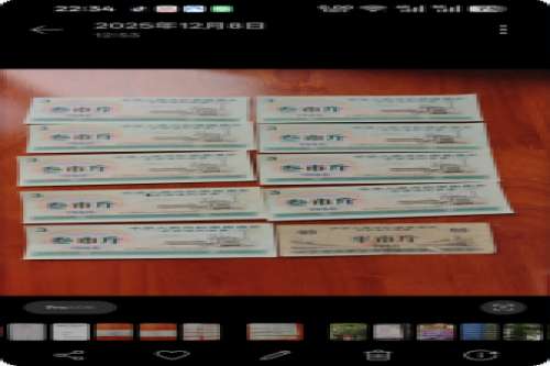 一位来自海南省琼海市的李老师，有一些藏品和老物件，急需出手，有意者联系，价格好商量。