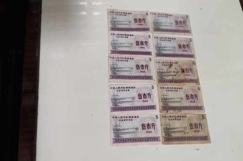 一位来自山西省运城市的张老师，有一些藏品和老物件，急需出手，有意者联系，价格好商量。