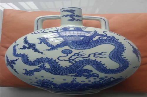 一位来自浙江省平湖市的芮老师，有一些藏品和很好的老物件，急需找到爱好的收藏家，有意者请联系我。目前藏友老师比较着急，只要您是真心诚意想要收藏，一切好商量。