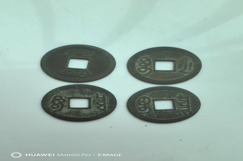 一位来自河南省新乡市的张老师，有一些藏品和很好的老物件，急需找到爱好的收藏家，有意者请联系我。目前藏友老师比较着急，只要您是真心诚意想要收藏，一切好商量。