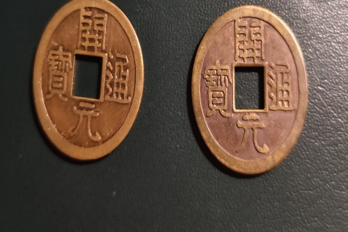 一位来住上海市嘉定区的周老师，有一些藏品和老物件。急需出手，有意者联系，价格好商量。