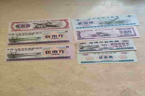 一位来自山东省临沂市的滕老师，有一些藏品和很好的老物件，急需找到爱好的收藏家，有意者请联系我。目前藏友老师比较着急，只要您是真心诚意想要收藏，一切好商量。