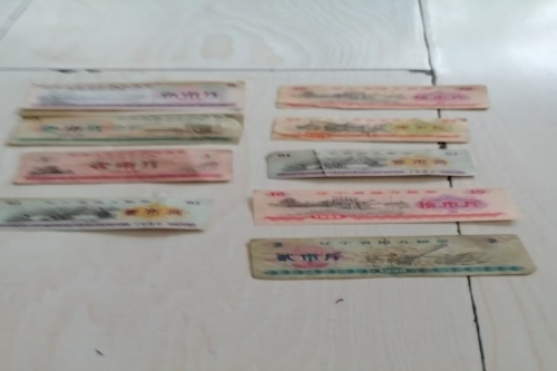 一位来自辽宁省沈阳市的胡老师，有一些藏品和很好的老物件，急需找到爱好的收藏家，有意者请联系我。目前藏友老师比较着急，只要您是真心诚意想要收藏，一切好商量。