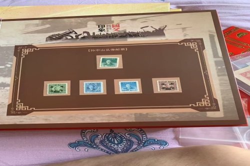 一位来自上海市嘉定区的王老师，有一些藏品和老物件，急需出手，有意者联系，价格好商量。