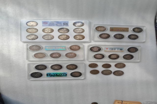 一位来自辽宁省沈阳市的王老师，有一些藏品和很好的老物件，急需找到爱好的收藏家，有意者请联系我。目前藏友老师比较着急，只要您是真心诚意想要收藏，一切好商量。