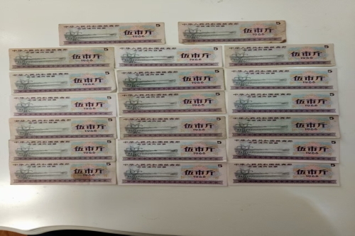 一位来自河南省济源市的薛老师，有一些藏品和很好的老物件，急需找到爱好的收藏家，有意者请联系我。目前藏友老师比较着急，只要您是真心诚意想要收藏，一切好商量。