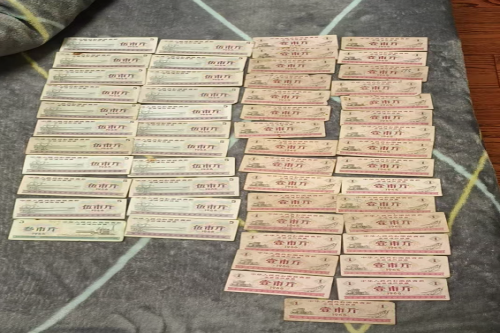 一位来自江苏省常州市的尤老师，有一些藏品和很好的老物件，急需找到爱好的收藏家，有意者请联系我。目前藏友老师比较着急，只要您是真心诚意想要收藏，一切好商量。