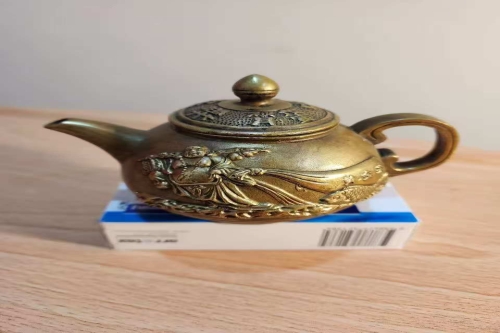 一位来自的澳大利亚墨尔本的王老师，有一些藏品和很好的老物件，急需找到爱好的收藏家，有意者请联系我。目前藏友老师比较着急，只要您是真心诚意想要收藏，一切好商量。👍