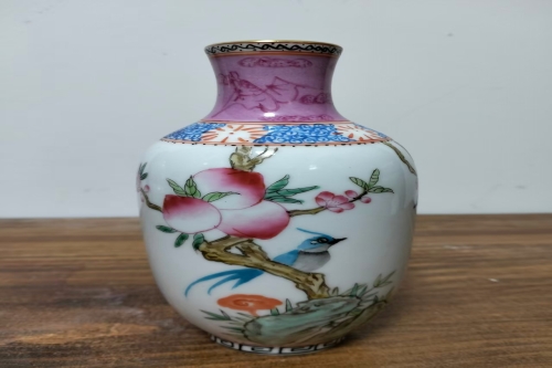 一位来自黑龙江省哈尔滨市香坊区的战老师，有一些藏品和很好的老物件，急需找到爱好的收藏家，有意者请联系我。目前藏友老师比较着急，只要您是真心诚意想要收藏，一切好商量。
