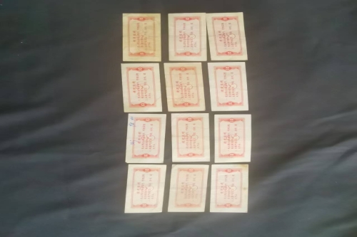 一位来自辽宁省沈阳市的栾老师，有一些藏品和很好的老物件，急需找到爱好的收藏家，有意者请联系我。目前藏友老师比较着急，只要您是真心诚意想要收藏，一切好商量。