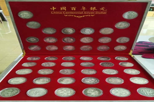 一位来自广州越秀区的安老师，有一些藏品和很好的老物件，急需找到爱好的收藏家，有意者请联系我。目前藏友老师比较着急，只要您是真心诚意想要收藏，一切好商量。