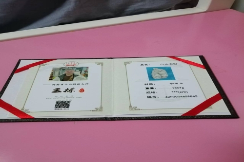 一位来自广东省深圳市的熊老师，有一些藏品和很好的老物件，急需找到爱好的收藏家，有意者请联系我。目前藏友老师比较着急，只要您是真心诚意想要收藏，一切好商量。