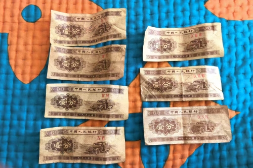 一位来自河北省秦皇岛市的魏老师，有一些藏品和老物件，急需出手，有意者联系，价格好商量。