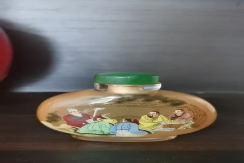 一位来自云南省的丁老师，有一些藏品和老物件，急需出手，有意者联系，价格好商量。