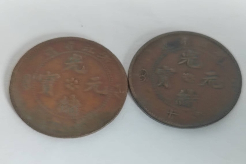 一位来自浙江省宁海县的冯老师，有一些藏品和很好的老物件，急需找到爱好的收藏家，有意者请联系我。目前藏友老师比较着急，只要您是真心诚意想要收藏，一切好商量。