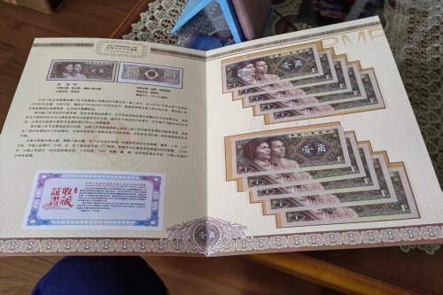 一位来自上海市静安区的李老师，有一些藏品和很好的老物件，急需找到爱好的收藏家，有意者请联系我。目前藏友老师比较着急，只要您是真心诚意想要收藏，一切好商量。
