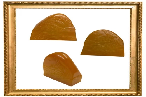 一位来自台湾省的洪老师，有一些藏品和老物件，急需出手，有意者联系，价格好商量。