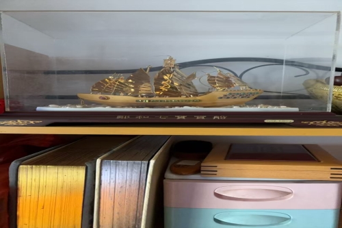 一位来自浙江省宁波市的林老师，有一些藏品和很好的老物件，急需找到爱好的收藏家，有意者请联系我。目前藏友老师比较着急，只要您是真心诚意想要收藏，一切好商量。