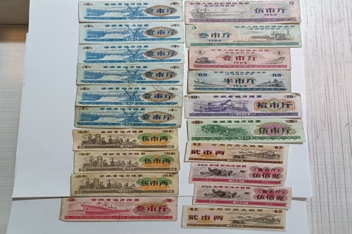  一位来自安徽省宣城市的凤老师，有一些藏品和老物件，急需出手，有意者联系，价格好商量。