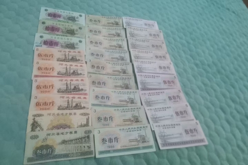 一位来河北省保定市的孙老师，有一些藏品和老物件，急需出手，有意者联系，价格好商量。