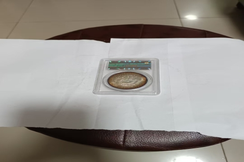 一位来自广东省佛山市禅城区华新路的张老师，有一些藏品和很好的老物件，急需找到爱好的收藏家，有意者请联系我。目前藏友老师比较着急，只要您是真心诚意想要收藏，一切好商量。