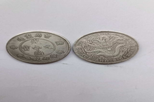 一位来自北京市通州区的贾老师，有一些藏品和很好的老物件，急需找到爱好的收藏家，有意者请联系我。目前藏友老师比较着急，只要您是真心诚意想要收藏，一切好商量。