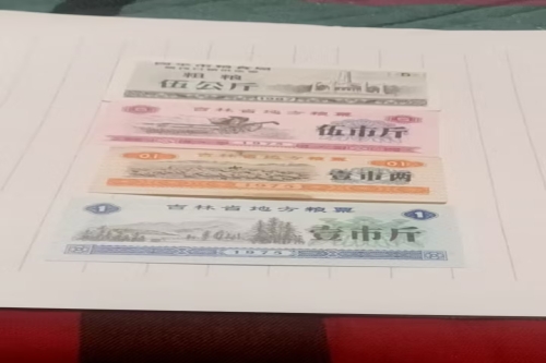 一位来自河北省石家庄市的贾老师，有一些藏品和很好的老物件，急需找到爱好的收藏家，有意者请联系我。目前藏友老师比较着急，只要您是真心诚意想要收藏，一切好商量。