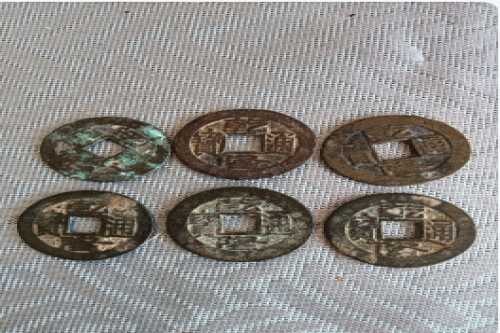 一位来自广东省四会市的张老师，有一些藏品和老物件，急需出手，有意者联系，价格好商量。