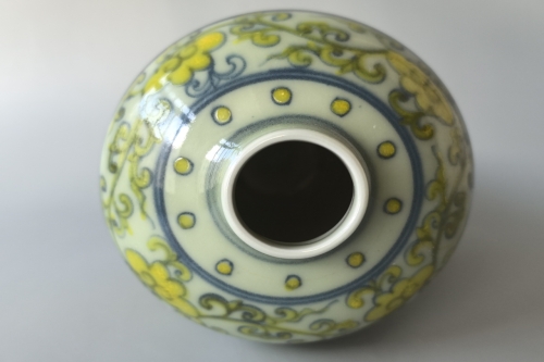 一位来住江苏省淮安市的万老师，有一些藏品和老物件，急需出手，有意者联系，价格好商量。