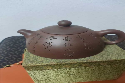 一位来自江苏省南京市的周老师，有一些藏品和很好的老物件，急需找到爱好的收藏家，有意者请联系我。目前藏友老师比较着急，只要您是真心诚意想要收藏，一切好商量。
