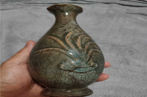 一位来自广东省梅州市的朱老师，有一些藏品和很好的老物件，急需找到爱好的收藏家，有意者请联系我。目前藏友老师比较着急，只要您是真心诚意想要收藏，一切好商量。