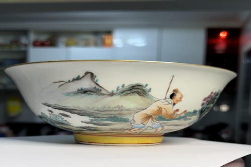 一位来自广东省广州市的杨老师，有一些藏品和很好的老物件，急需找到爱好的收藏家，有意者请联系我。目前藏友老师比较着急，只要您是真心诚意想要收藏，一切好商量。