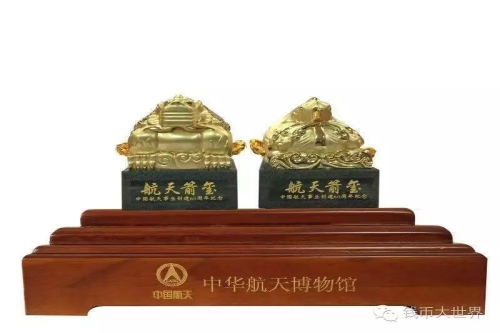 一位藏品的资深收藏家克老师，有一些藏品和很好的老物件，急需找到爱好的收藏家，有意者请联系我。目前藏友老师比较着急，只要您是真心诚意想要收藏，一切好商量。