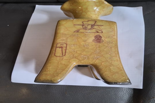 一位来自香港屯门区的江老师，有一些藏品和很好的老物件，急需找到爱好的收藏家，有意者请联系我。目前藏友老师比较着急，只要您是真心诚意想要收藏，一切好商量。