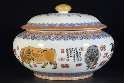 一位来自广东省的全老师，有一些藏品和老物件，急需出手，有意者联系，价格好商量。