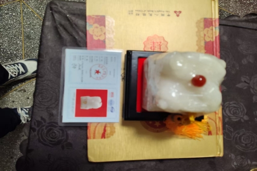 一位来住湖南省邵阳市的幸老师，有一些藏品和老物件，急需出手，有意者联系，价格好商量。