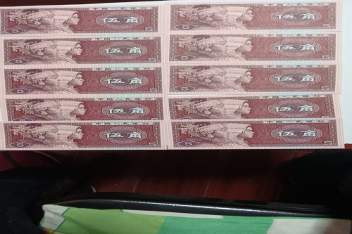 一位来自江苏省无锡市的孙老师，有一些藏品和很好的老物件，急需找到爱好的收藏家，有意者请联系我。目前藏友老师比较着急，只要您是真心诚意想要收藏，一切好商量。