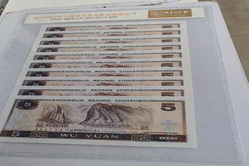 一位来住甘肃省临夏市的马老师，有一些藏品和老物件，急需出手，有意者联系，价格好商量。