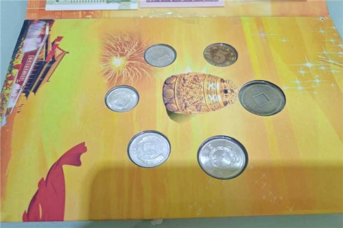 一位来自河北省张家口市的董老师，有一些藏品和很好的老物件，急需找到爱好的收藏家，有意者请联系我。目前藏友老师比较着急，只要您是真心诚意想要收藏，一切好商量。