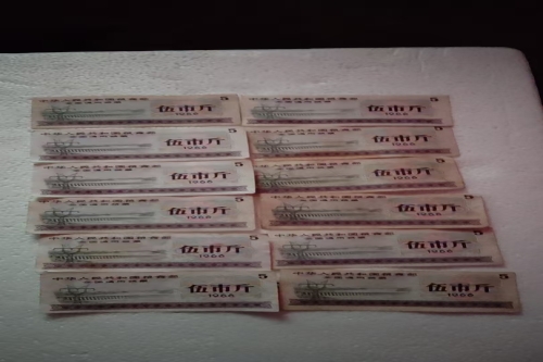 一位来自云南省大理州的宋老师，有一些藏品和很好的老物件，急需找到爱好的收藏家，有意者请联系我。目前藏友老师比较着急，只要您是真心诚意想要收藏，一切好商量。