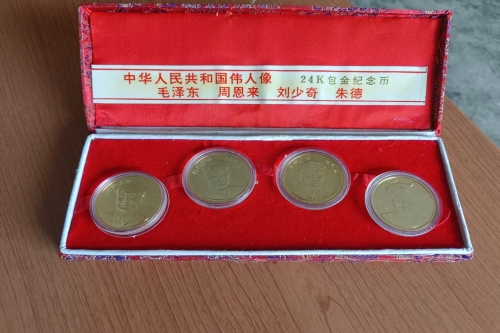 一位来自湖南省长沙市的李老师，有一些藏品和很好的老物件，急需找到爱好的收藏家，有意者请联系我。目前藏友老师比较着急，只要您是真心诚意想要收藏，一切好商量。